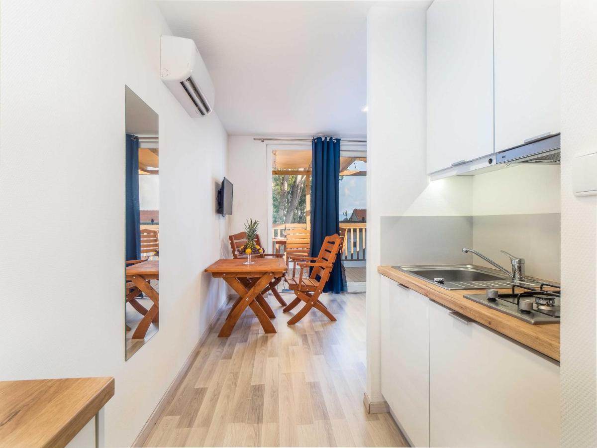 Mediteran Travel Mobile Homes Miran Pirovac Exterior foto