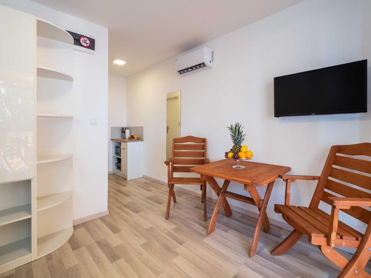 Mediteran Travel Mobile Homes Miran Pirovac Exterior foto